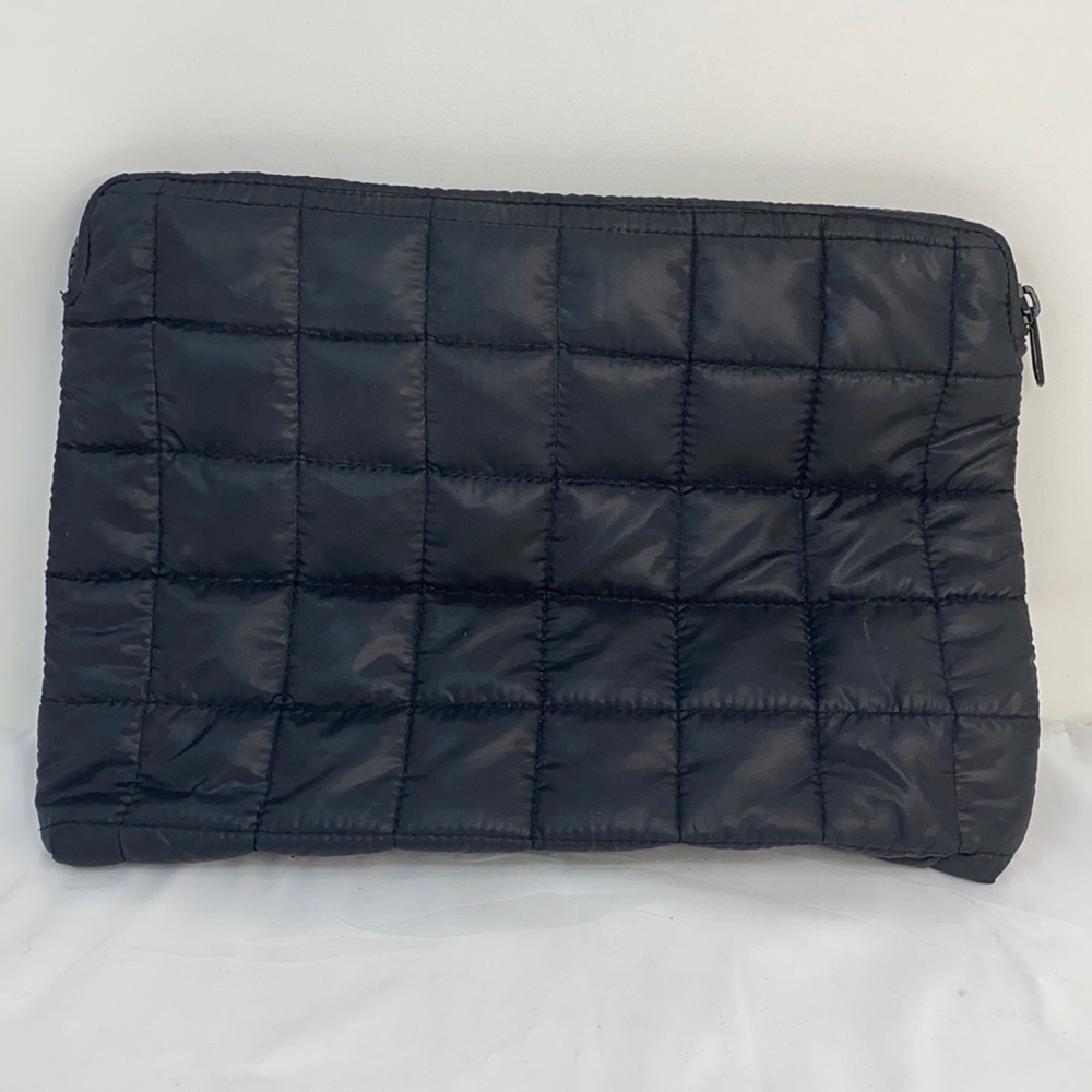 Large 15” Quilted Laptop Zip Pouch Clutch